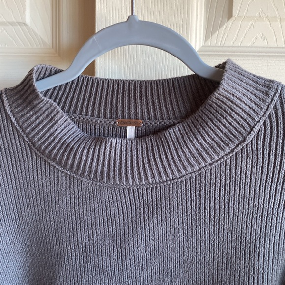 Free People NWT Easy Street Slouchy Drop Shoulder Crop Grey Pullover size Large - Picture 7 of 11
